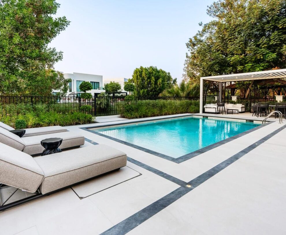Professional pool cleaning and full pool repair and maintenance services in Dubai