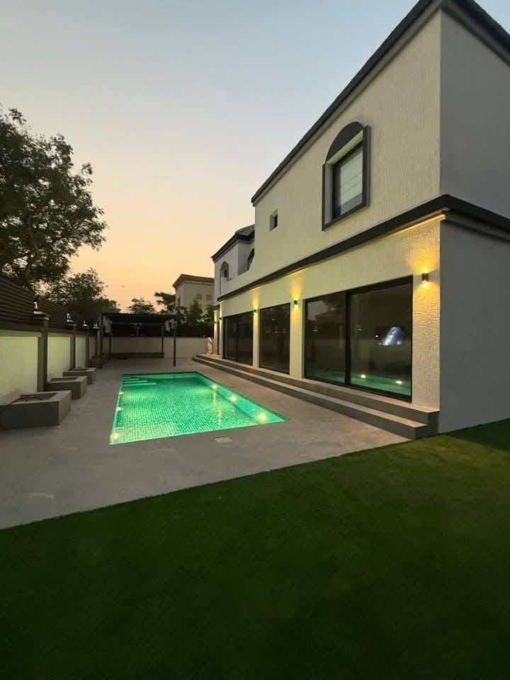 Luxury swimming pool construction with modern design in Palm Jumeirah Dubai