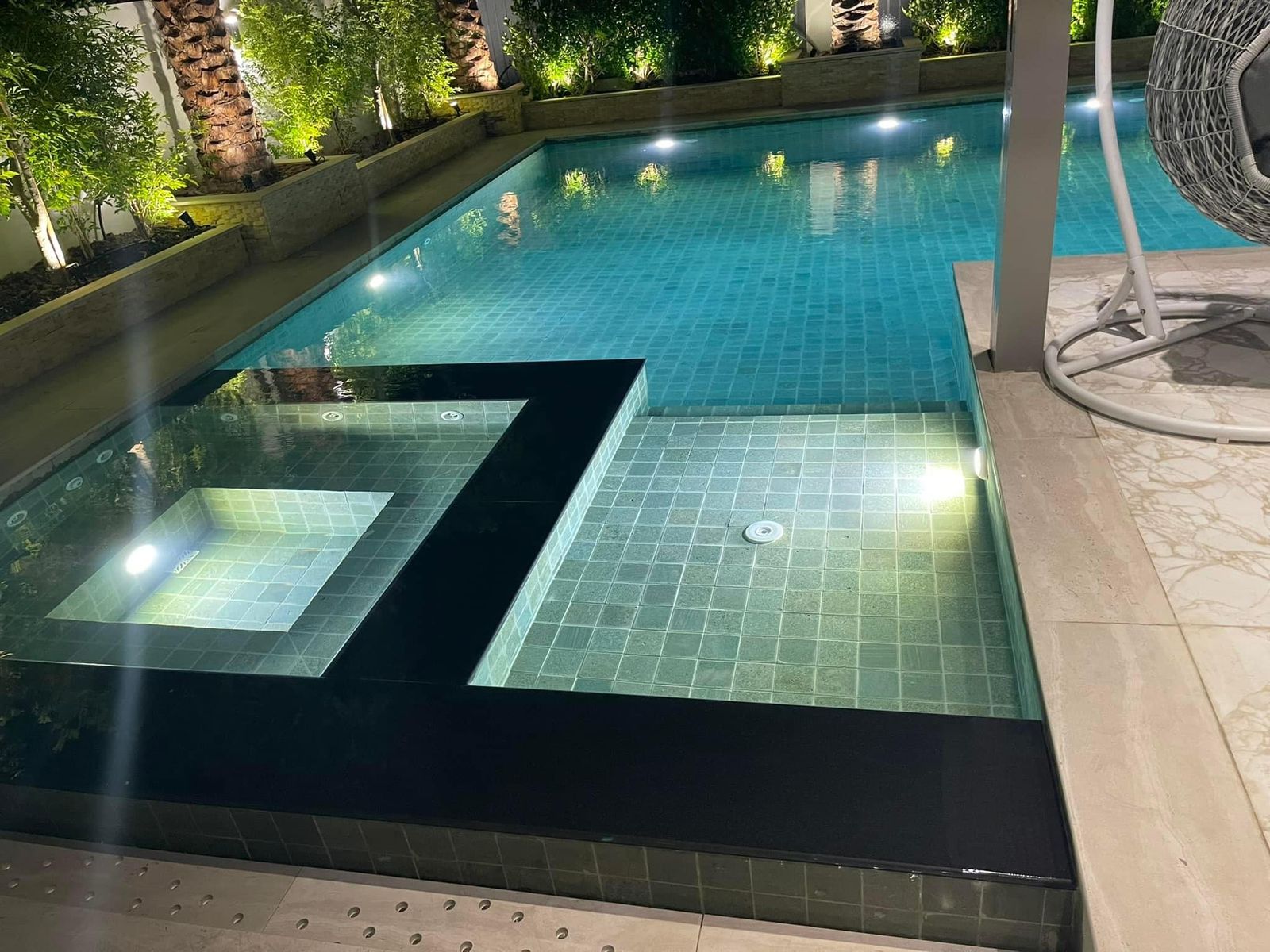 Swimming pool builders in Jumeirah Islands Dubai constructing a luxury villa pool